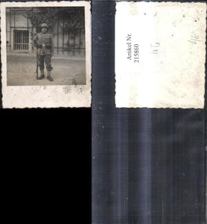 Bild des Verkufers fr 215860,WW2 Foto Wehrmacht Soldat Uniform Gewehr Waffe Stahlhelm Helm Stiefel zum Verkauf von Versandhandel Lehenbauer