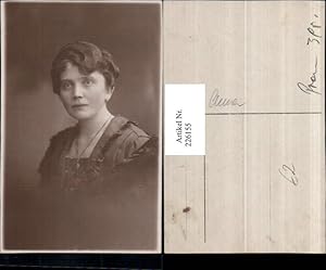 Image du vendeur pour 226155,Frau m. Kette Portrait mis en vente par Versandhandel Lehenbauer