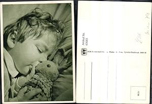 Image du vendeur pour 63683,SOS Kinderdorf 17/56 Kind schlft m. Plschhasen Hasen mis en vente par Versandhandel Lehenbauer