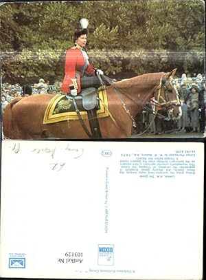 Image du vendeur pour 103129,Adel Monarchie The Queen Elisabeth II Uniform Pferd Trooping the Colour mis en vente par Versandhandel Lehenbauer