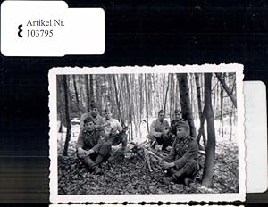 Seller image for 103795,Wehrmacht Soldaten Lagerfeuer im Wald Uniformen for sale by Versandhandel Lehenbauer