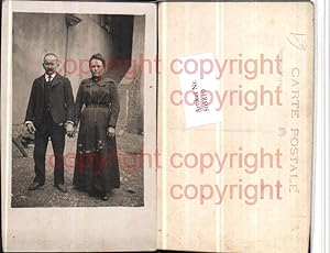 Bild des Verkufers fr 503819,Foto AK Paar Hndchen haltend Mann m. Bart zum Verkauf von Versandhandel Lehenbauer