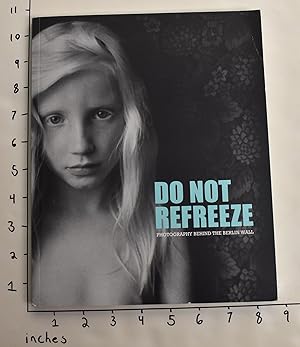 Immagine del venditore per Do Not Refreeze: Photography Behind the Berlin Wall venduto da Mullen Books, ABAA
