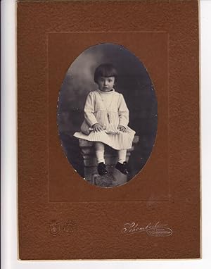 A little girls with a strange necklace Oval portrait Rome 1910c Schemboche L473