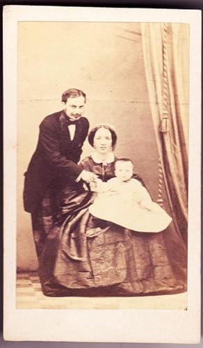 Florence Portrait of a nice family with their little child Carte de visite 1860 Metzger Vi43