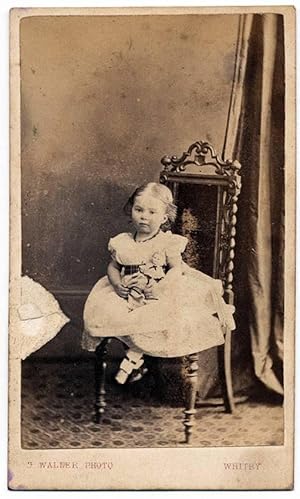 Carte de visite Whitby UK Nice English little blond girl with doll Toy 1870c S319