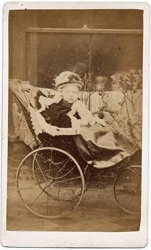 Carte de visite Peterborough Little girl in baby pram Nice hat Vintage photo 1880c S180