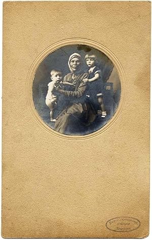 Serbia Kparyjebau Portrait Mother with children As an icon Original photo 1910c