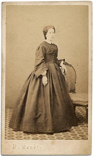 Carte de visite Portrait of a woman 1860c Fondi Pistoia Original vintage albumen photo S256
