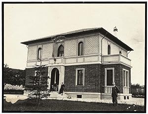 Villa Tencheni Unknown location+two women Lot two single small photos 1926 S1010