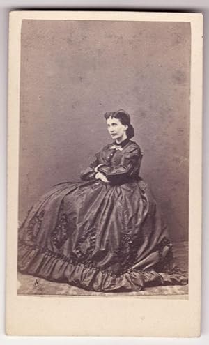 Florence Woman with arms folded Crinoline Carte de visite 1860c A. Hautmann Firenze Vi46