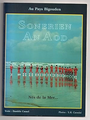 Image du vendeur pour Au Pays Bigouden : Sonerien An Aod Ns de la Mer . mis en vente par MAGICBOOKS