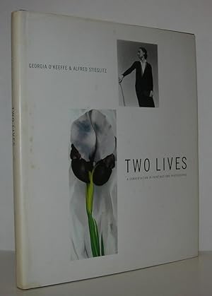 Image du vendeur pour TWO LIVES A Conversation in Paintings and Photographs mis en vente par Evolving Lens Bookseller