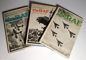 Imagen del vendedor de Pictorial History of the Royal Air Force: Vol. 1: 1918 - 1939; Vol. 2: 1939 - 1945; Vol 3: 1945-69 a la venta por La Social. Galera y Libros