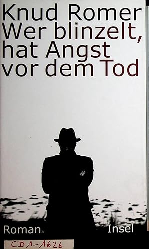 Immagine del venditore per Wer blinzelt, hat Angst vor dem Tod. Roman [bers. von Ulrich Sonnenberg] venduto da ANTIQUARIAT.WIEN Fine Books & Prints