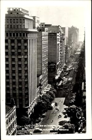 Bild des Verkufers fr Foto Ansichtskarte / Postkarte Rio de Janeiro Brasilien, Avenida Rio Branco, Straenpartie, Hochhuser zum Verkauf von akpool GmbH