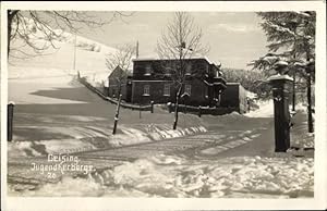 Bild des Verkufers fr Ansichtskarte / Postkarte Geising Altenberg Erzgebirge, Blick zur Jugendherberge im Winter zum Verkauf von akpool GmbH