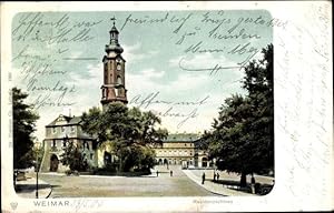 Ansichtskarte / Postkarte Weimar in Thüringen, Partie am Residenzschloss, Straße und Passanten