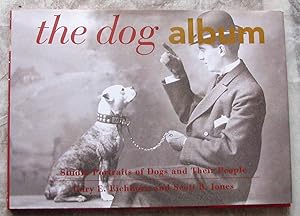 Immagine del venditore per The Dog Album venduto da Librairie La fort des Livres