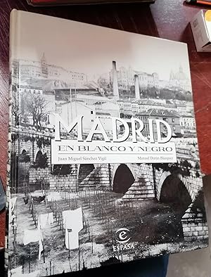 Image du vendeur pour MADRID EN BLANCO Y NEGRO mis en vente par Itziar Arranz Libros & Dribaslibros