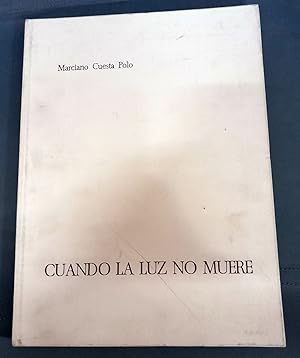 Seller image for CUANDO LA LUZ NO MUERE for sale by Itziar Arranz Libros & Dribaslibros