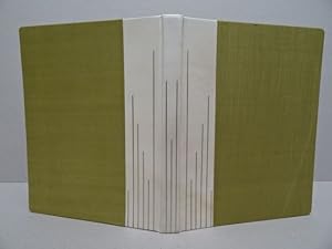 Kunsthandwerk Hentschel, um 1970. 27 leere Bll., jeweils mit Seidenhemdchen. 4°. Halbpergamentban...