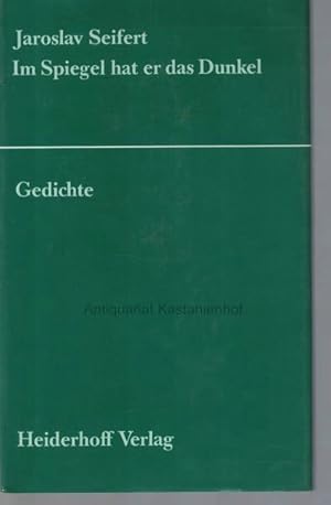 Bild des Verkufers fr Im Spiegel hat er das Dunkel.,Tschechisch und deutsch. Ausgewhlt und bersetzt von Olly Komenda-Soentgerath. Herausgegeben von Roswitha Th. Hlawatsch und Horst G. Heiderhoff., zum Verkauf von Antiquariat Kastanienhof