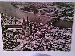 AK. Köln am Rhein. Dom mit Hohenzollernbrücke. Luftaufnahme. s/w.