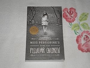 Bild des Verkufers fr Miss Peregrine's Home for Peculiar Children (Miss Peregrine's Peculiar Children) zum Verkauf von SkylarkerBooks