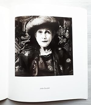 Bild des Verkufers fr Karl Gernot Kuehn - Divas - Photographien 1982-1985 - Ausstellungskatalog zum Verkauf von Verlag IL Kunst, Literatur & Antiquariat