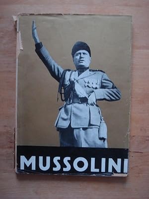 Bild des Verkufers fr Mussolini - Eine Biographie in 110 Bildern zum Verkauf von Antiquariat Birgit Gerl