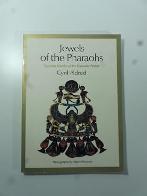 Imagen del vendedor de Jewels of the Pharaohs. Egyptian jewelry of the Dynastic Period a la venta por Coenobium Libreria antiquaria