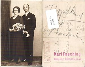 Bild des Verkufers fr 557411,Foto-AK Hochzeit Hochzeitspaar Liebe Frau Blumen pub Karl Fasching Wien Floridsdorf zum Verkauf von Versandhandel Lehenbauer