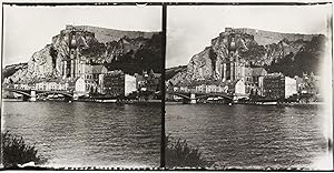 Photographie de la citadelle de Dinant et de la collégiale Notre-Dame de Dinant. Photographie Ori...