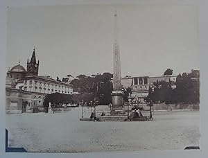 Bild des Verkufers fr Piazza del Popolo. Albumin auf Karton. Anonyme Photographie um 1880, 18 x 23 cm zum Verkauf von Antiquariat Johannes Mller