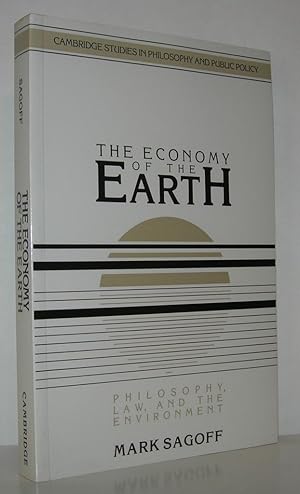 Immagine del venditore per THE ECONOMY OF THE EARTH Philosophy, Law, and the Environment venduto da Evolving Lens Bookseller
