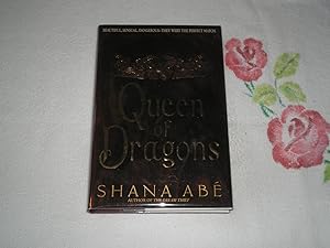 Immagine del venditore per Queen Of Dragons venduto da SkylarkerBooks