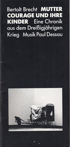 Image du vendeur pour Mutter Courage und ihre Kinder. Eine Chronik aus dem Dreiigjhrigen Krieg. Regie Kupke, Peter. Dramaturgie Wieck, Thomas. Musikalische Leitung Nehring, K.H. Bhne / Kostm Grund, Manfred. - Mit May, Gisela / Soubeyrand, Manuel / Gerber, Michael / Ritter, Angelika / Troegner, Franziska / Schwarz, Jaecki / Watzke, Jrgen / Reinecke, H.P. / Knaup, Dieter / Bause, Peter /Steffens, K.M./ Richter, Renate u.a. mis en vente par Antiquariat Carl Wegner