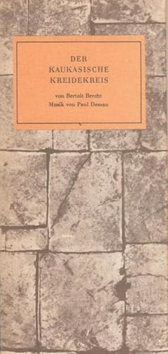Imagen del vendedor de Der Kaukasische Kreidekreis. Regie Kupke, Peter. Dramaturgie Irmer, H.J. Musikalische Leitung Nehring, K.H. Bhne Grund, Manfred. Kostm Rost, Annemarie. Mit Schall, Ekkehard / Hossfeld, Christiane / Vogel, Cornelia / Petry, Achim / Koch, Marion / Dei, Victor / Bause, Peter / Knaup, Dieter / Hecke, Klaus / Viehmann, Franz / Steffens, K.M. u.a. a la venta por Antiquariat Carl Wegner