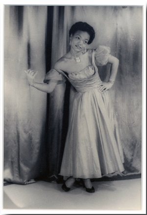 [Original Portrait Photograph of Eartha Kitt]