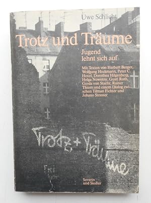 Imagen del vendedor de Trotz und Trume. Jugend lehnt sich auf.Mit Texten von Herbert Berger, Wolfgang Heckmann, Peter C. Hexel, Dorothea Hilgenberg, Helga Nowotny, Gustl Roth, Gerda von Staehr, Rainer Thiem und einem Dialog zwischen Tilman Fichter und Johano Strasser. a la venta por Der Buchfreund