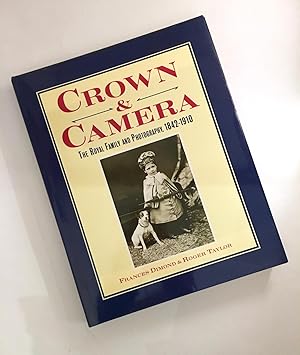 Bild des Verkufers fr Crown And Camera: The Royal Family and Photography 1842 - 1910 zum Verkauf von tinyBook