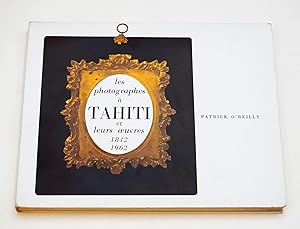 Bild des Verkufers fr Les Photographes  Tahiti et leurs oeuvres 1842 1962 zum Verkauf von Librairie-Galerie Emmanuel Hutin