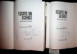 Bild des Verkufers fr Essays on science ; [1] and 2 1) Felicitation volume in honour of Dr. Salimuzzaman Siddiqui 2) Felicitation volume in honour of Dr. S. Madhihassan zum Verkauf von ANTIQUARIAT.WIEN Fine Books & Prints