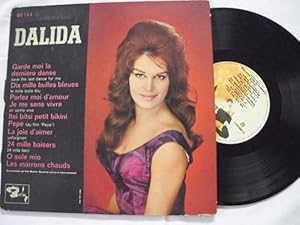 Bild des Verkufers fr DALIDA: Garde moi la dernire danse; Dix mille bulles bleues; Parlez moi d'amour; Je me sens vivre; Itsi bitsi petit bikini; Pepe; Ja joie d'aimer; 24 mille baisers; O sole mio; Les marrons chauds zum Verkauf von LIBRERA MAESTRO GOZALBO