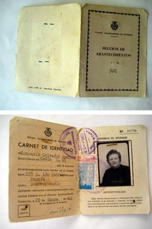 Seller image for Documento - Document : CARNET DE IDENTIDAD Vendedor Mercado. Seccin Abastecimientos, Valencia for sale by LIBRERA MAESTRO GOZALBO