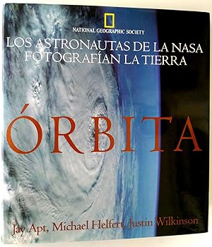 Seller image for rbita: los astronautas de la NASA fotografan la tierra for sale by Librera Salvalibros Express