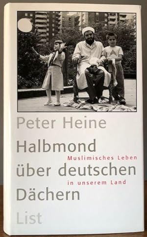 Bild des Verkufers fr Halbmond ber deutschen Dchern. Muslimisches Leben in unserem Land. zum Verkauf von Antiquariat Lohmann