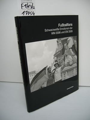 Bild des Verkufers fr Fuballfans Schwarzweie Emotionen der WM 2006 und EM 2008 zum Verkauf von Schuebula