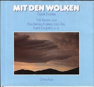 Image du vendeur pour Mit den Wolken. Herausgegen und fotografiert von Frank Franke. Gedichte und Texte von R. Bach, R. Munson, . Mit einem Geleitwort von Helmut Reichmann. mis en vente par Antiquariat am Flughafen